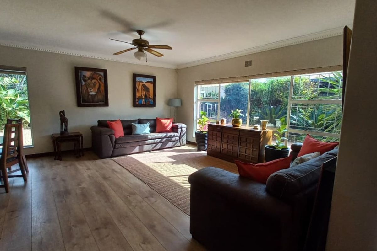 Spacious 5-Bedroom Family Home in the Heart of Wierda Park - Photo 5