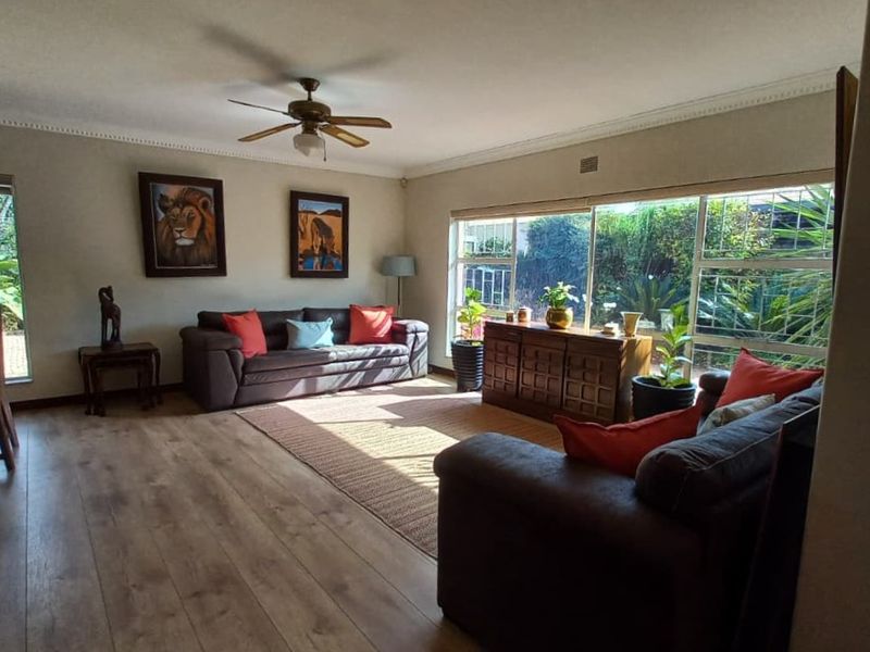 Spacious 5-Bedroom Family Home in the Heart of Wierda Park - Photo 5