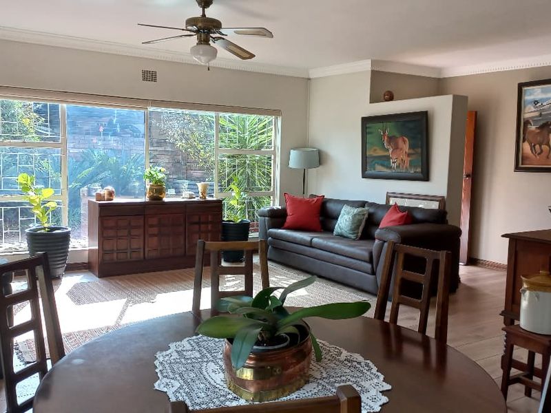 Spacious 5-Bedroom Family Home in the Heart of Wierda Park - Photo 6