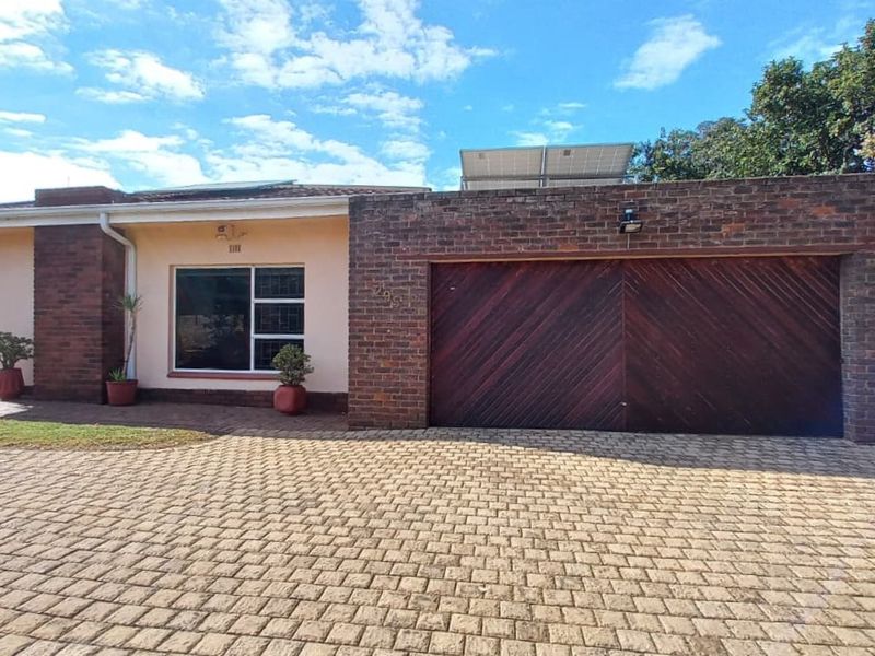 Spacious 5-Bedroom Family Home in the Heart of Wierda Park - Photo 2