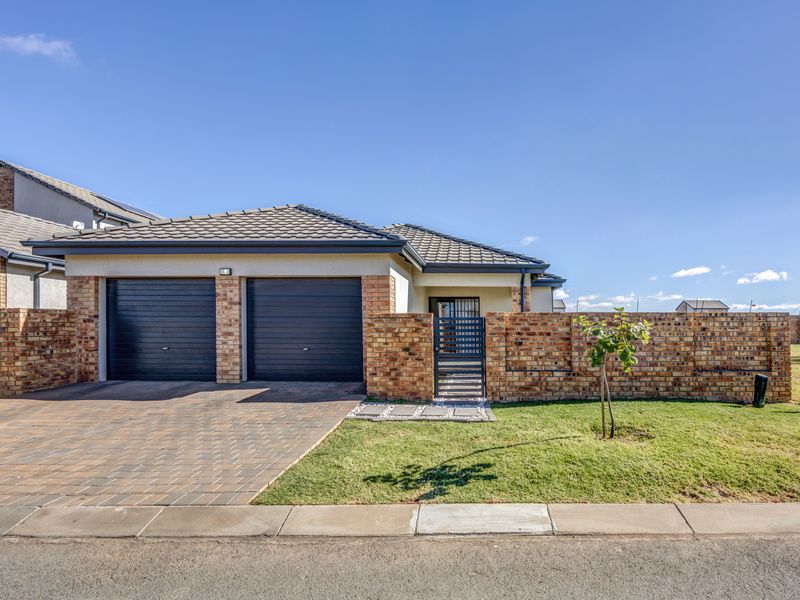 Discover Your Dream Home in Lion Pride Lifestyle Estate! Back-up power! - Photo 1