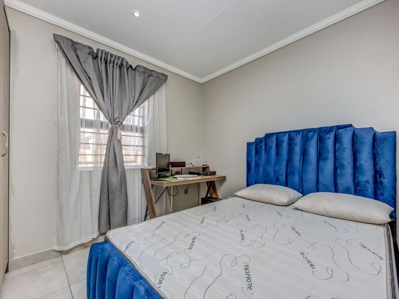 Discover Your Dream Home in Lion Pride Lifestyle Estate! Back-up power! - Photo 10