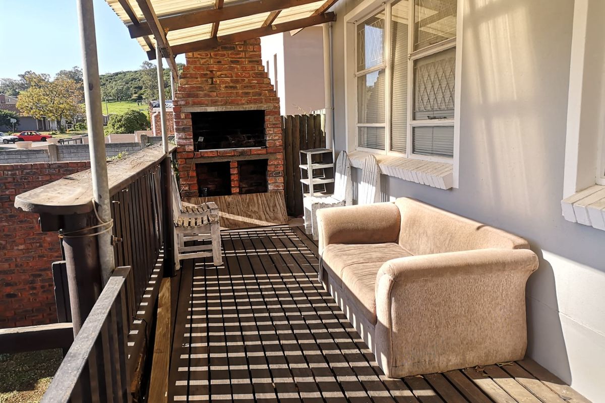 Comfortable Family Living with Excellent Potential in Popular Fairbridge Heights - Photo 4