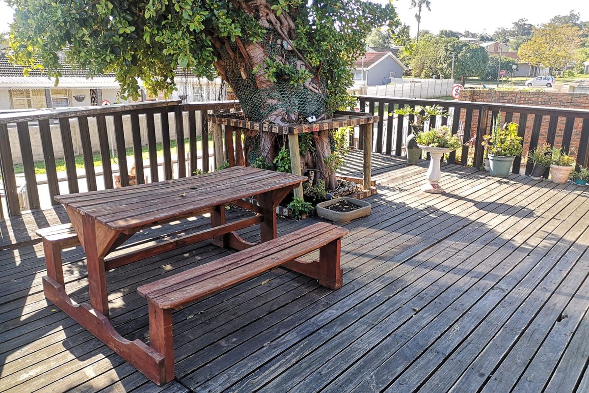 Comfortable Family Living with Excellent Potential in Popular Fairbridge Heights - Photo 5