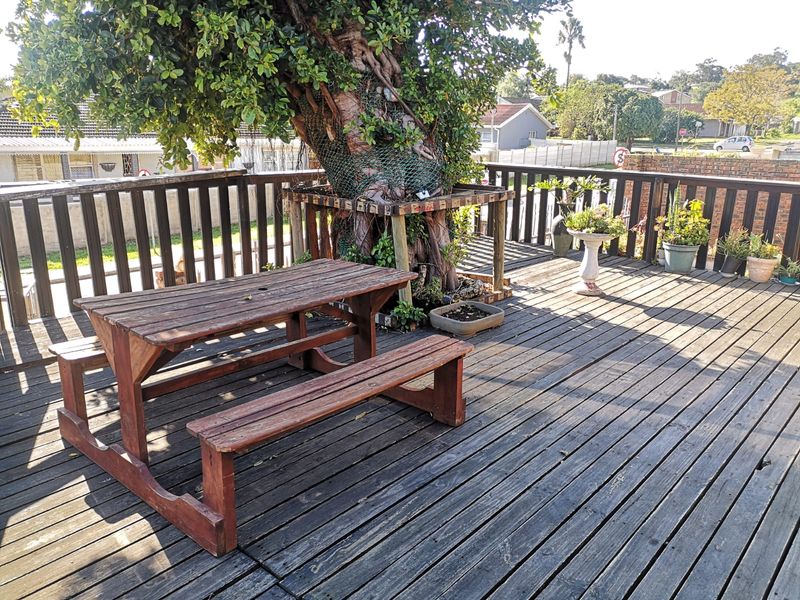 Comfortable Family Living with Excellent Potential in Popular Fairbridge Heights - Photo 5
