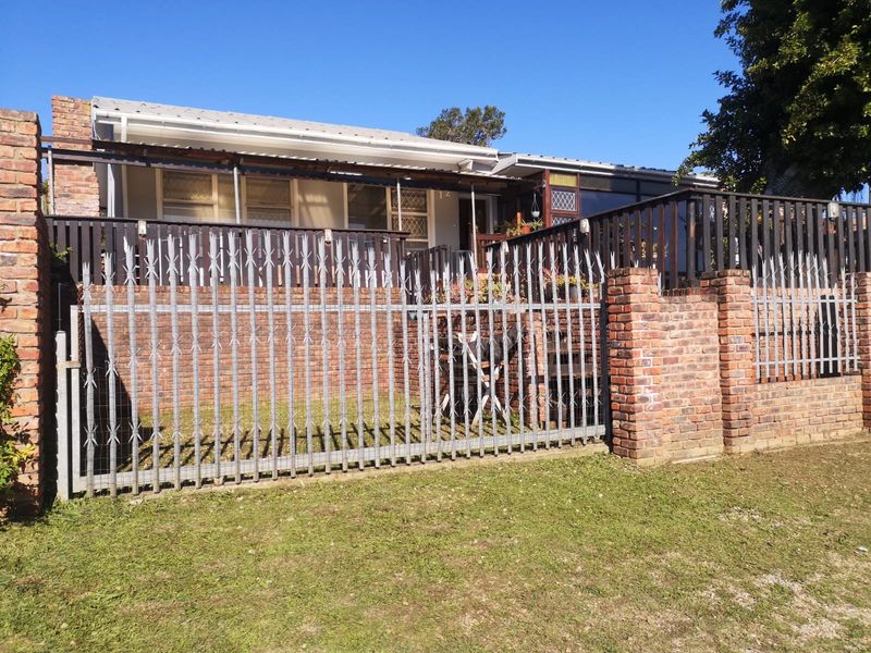 Comfortable Family Living with Excellent Potential in Popular Fairbridge Heights - Photo 2