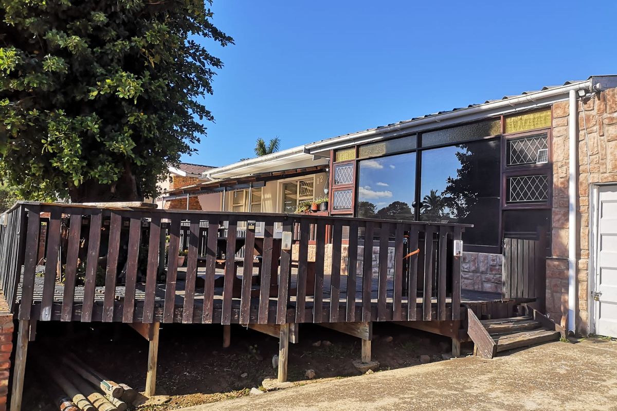 Comfortable Family Living with Excellent Potential in Popular Fairbridge Heights - Photo 3