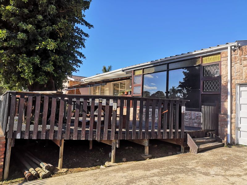 Comfortable Family Living with Excellent Potential in Popular Fairbridge Heights - Photo 3