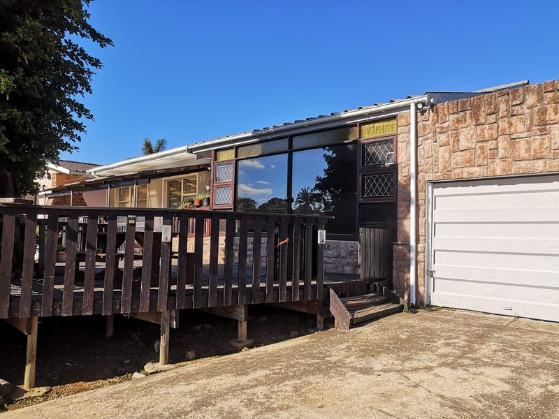 Comfortable Family Living with Excellent Potential in Popular Fairbridge Heights - Photo 7