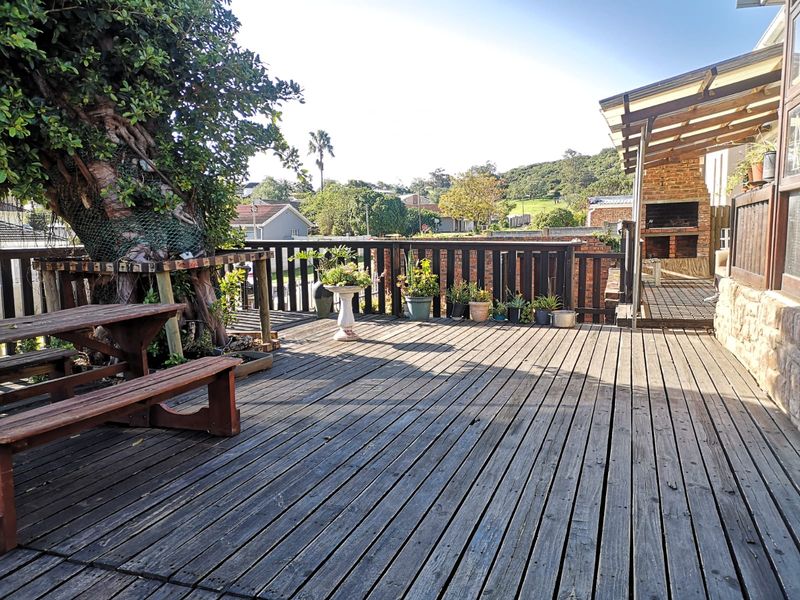 Comfortable Family Living with Excellent Potential in Popular Fairbridge Heights - Photo 6