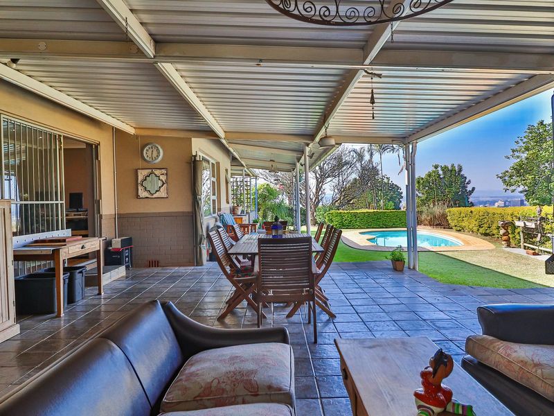 Charming Family Home with Elevated Views - Photo 5