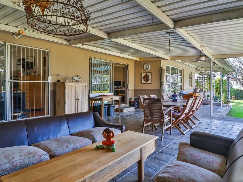 Charming Family Home with Elevated Views - Photo 7
