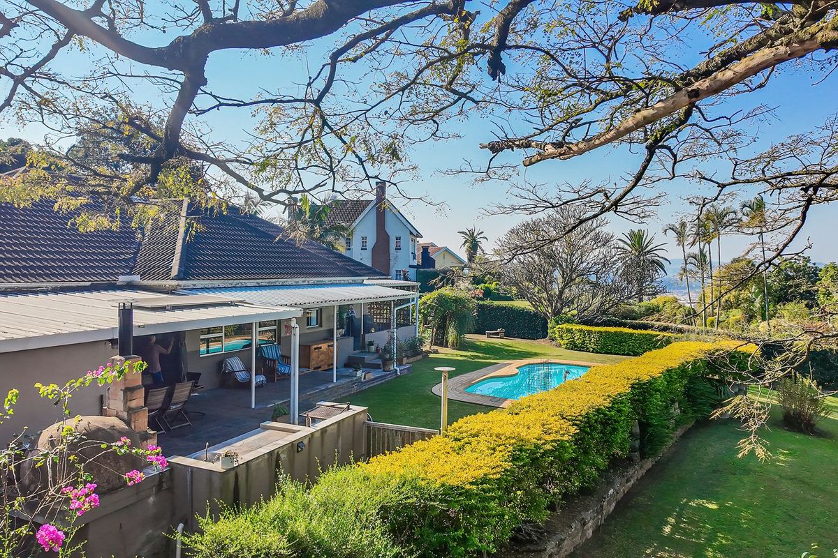 Charming Family Home with Elevated Views - Photo 2