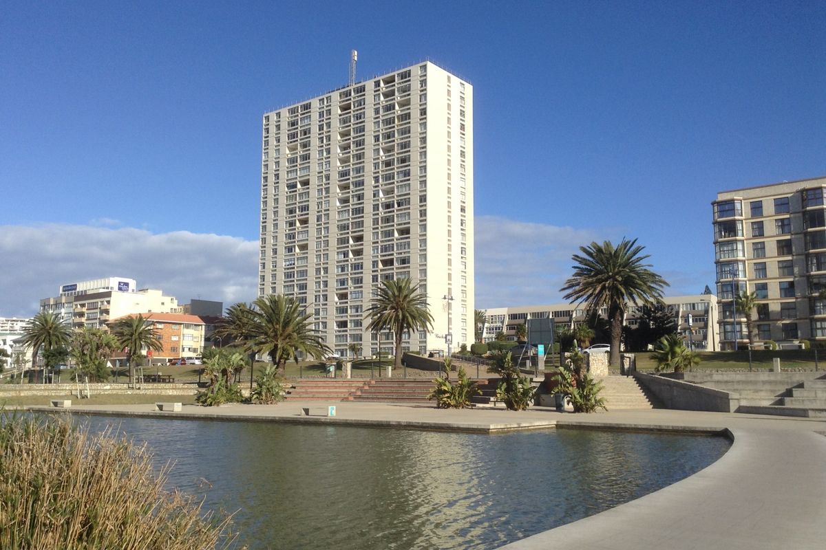 Beachfront Bachelor Apartment – The Beaches  - Secure Coastal Living - Photo 2