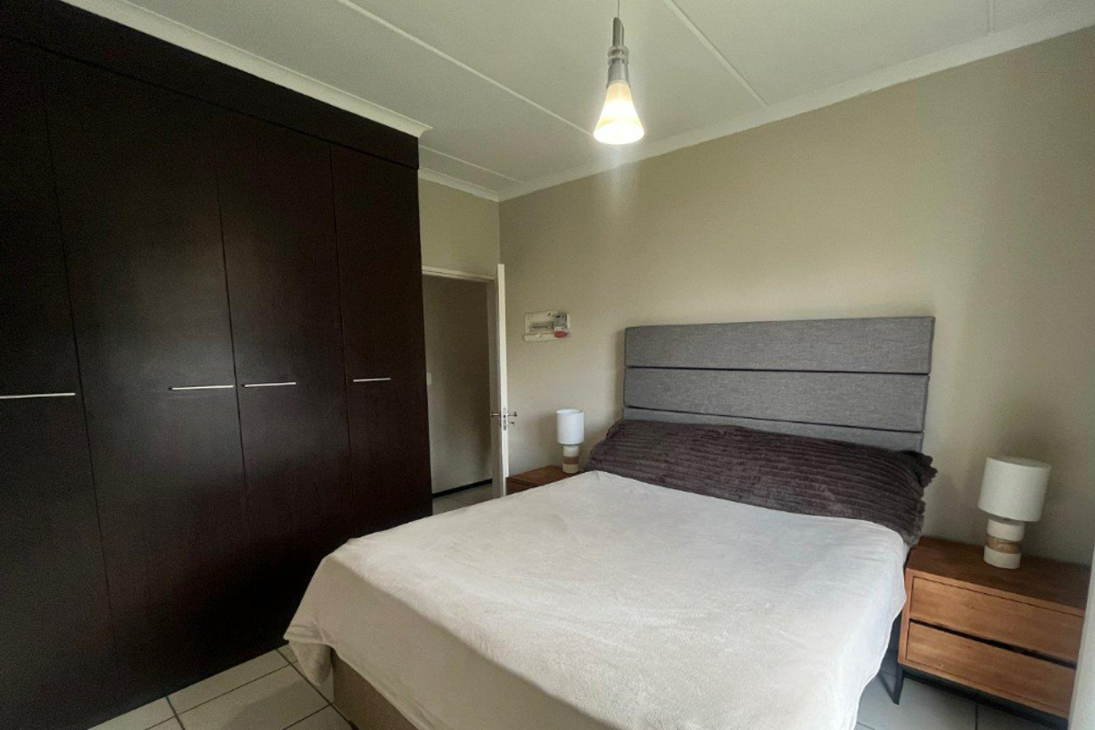 Spacious 3-Bedroom Ground Floor Unit – Katara Complex - Photo 2