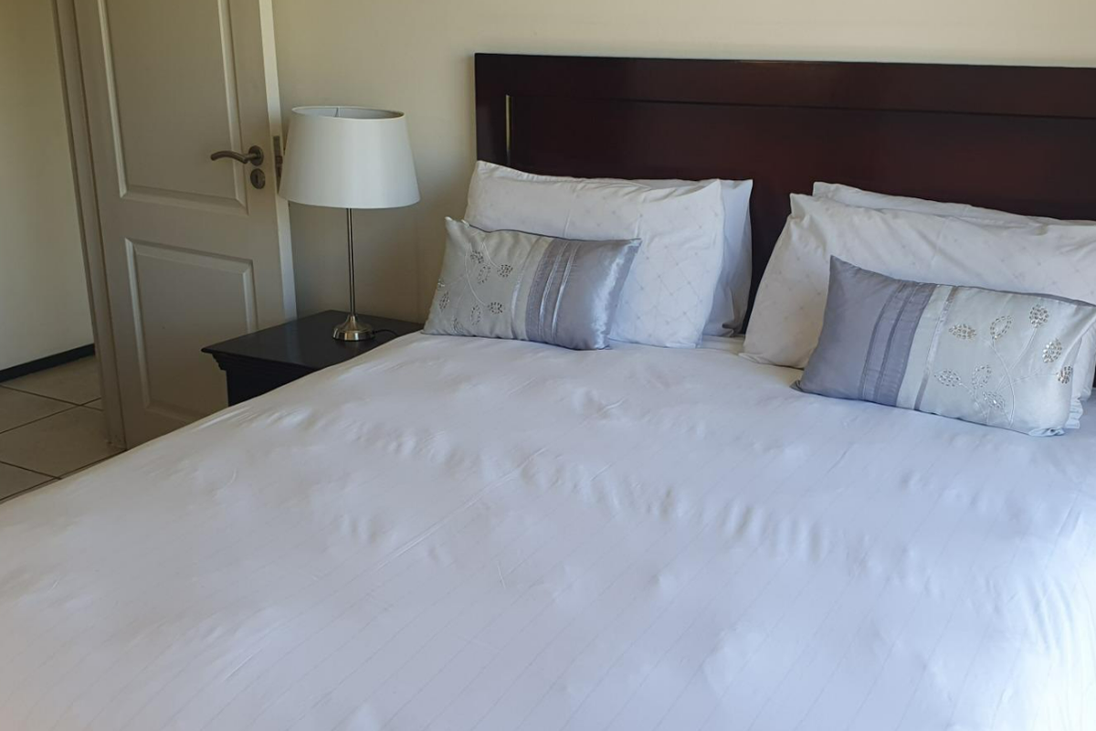 Spacious 3-Bedroom Ground Floor Unit – Katara Complex - Photo 3