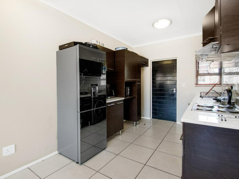 Spacious 3-Bedroom Ground Floor Unit – Katara Complex - Photo 1