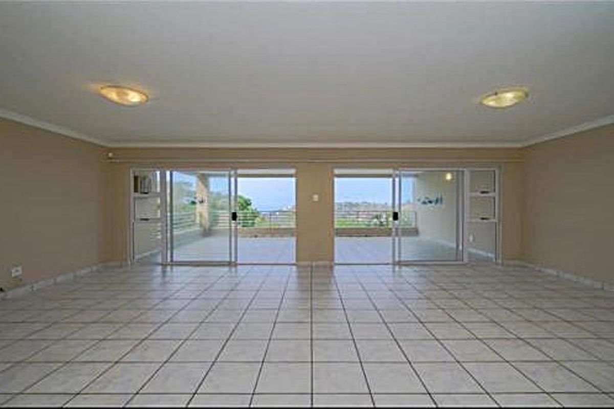 Spacious Coastal Living with Stunning Sea Views in Beverley Hills Estate - Photo 4