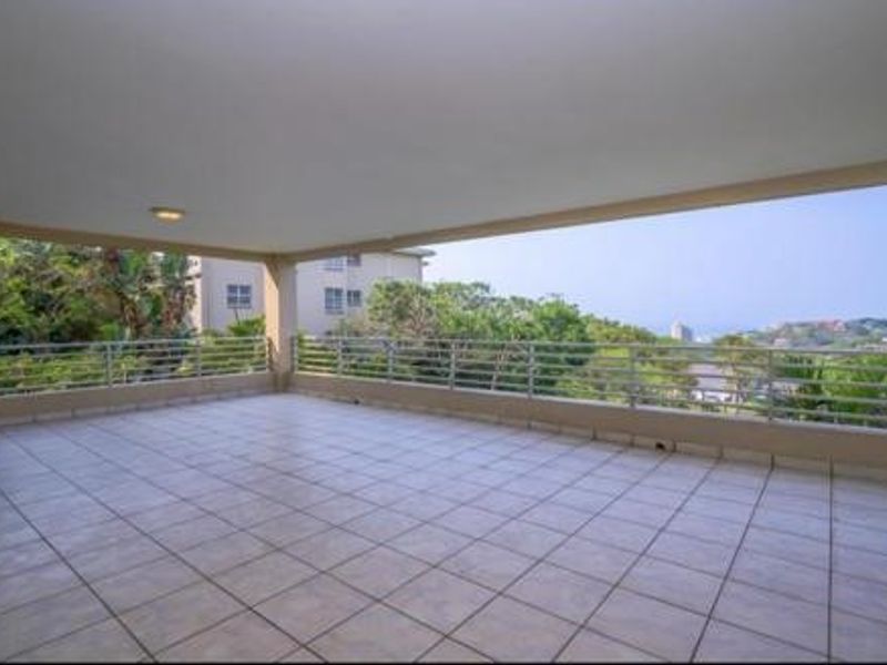 Spacious Coastal Living with Stunning Sea Views in Beverley Hills Estate - Photo 7