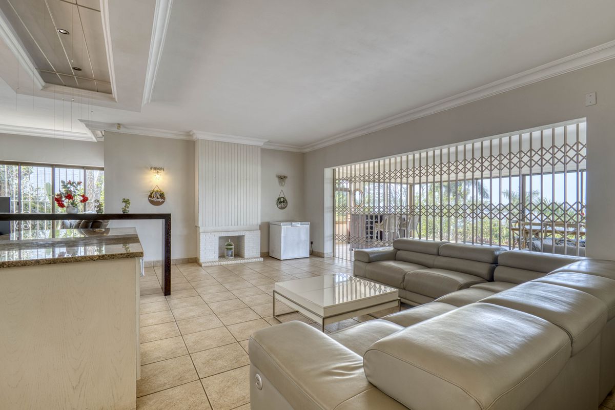 Lifestyle Retreat with Harbour Views in a Prestigious Setting - Photo 4