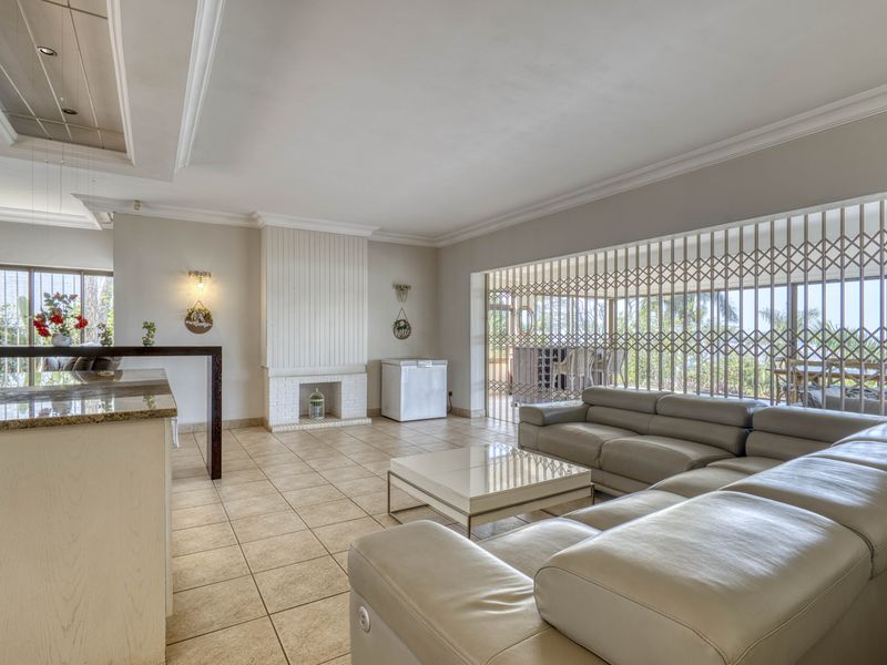 Lifestyle Retreat with Harbour Views in a Prestigious Setting - Photo 4