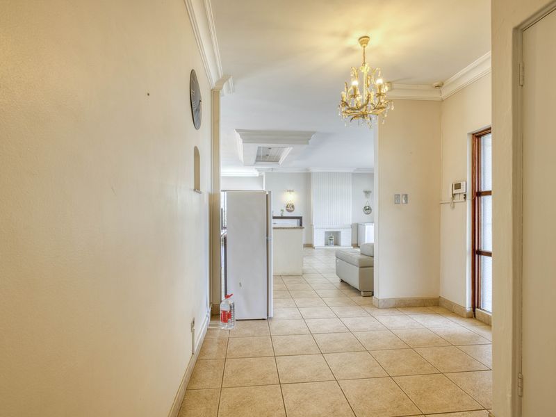 Lifestyle Retreat with Harbour Views in a Prestigious Setting - Photo 9