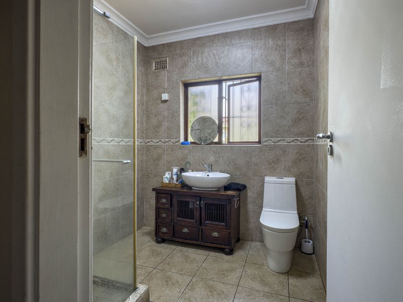 Lifestyle Retreat with Harbour Views in a Prestigious Setting - Photo 10