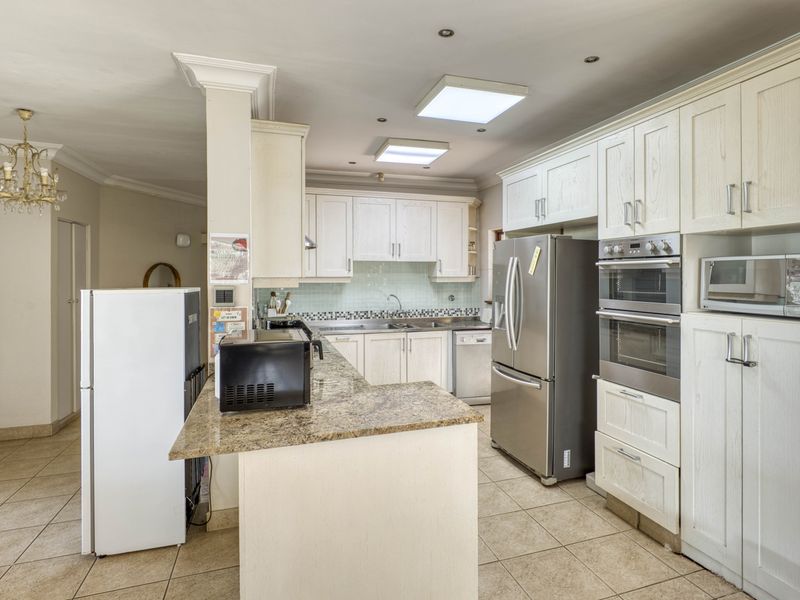 Lifestyle Retreat with Harbour Views in a Prestigious Setting - Photo 6