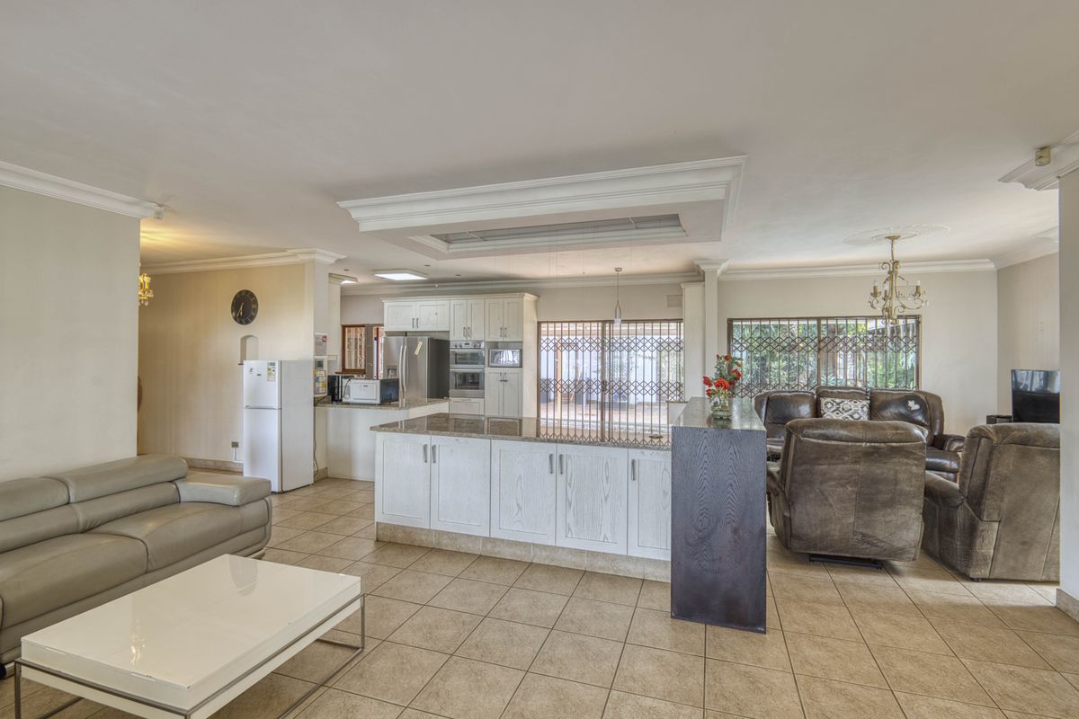 Lifestyle Retreat with Harbour Views in a Prestigious Setting - Photo 5