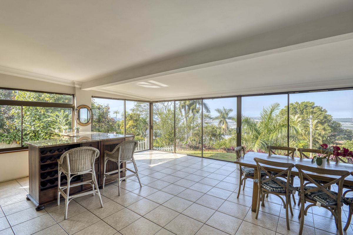 Lifestyle Retreat with Harbour Views in a Prestigious Setting - Photo 2
