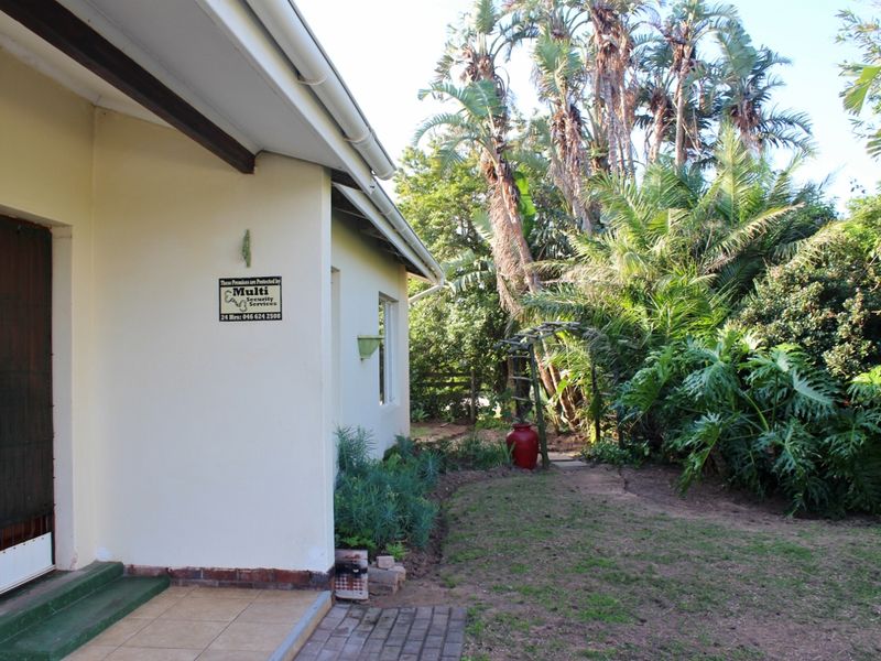 Three Bedroom Home and a Separate Flat in Port Alfred - Photo 4