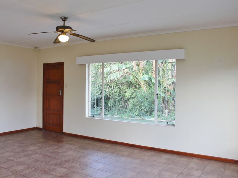 Three Bedroom Home and a Separate Flat in Port Alfred - Photo 5