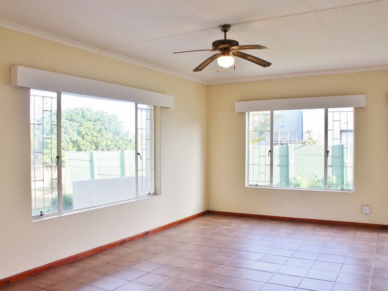 Three Bedroom Home and a Separate Flat in Port Alfred - Photo 6