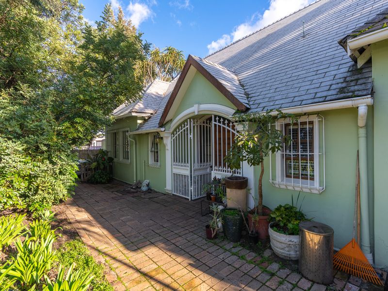 Prime 1,800m2 Property with Exceptional Potential - Photo 2