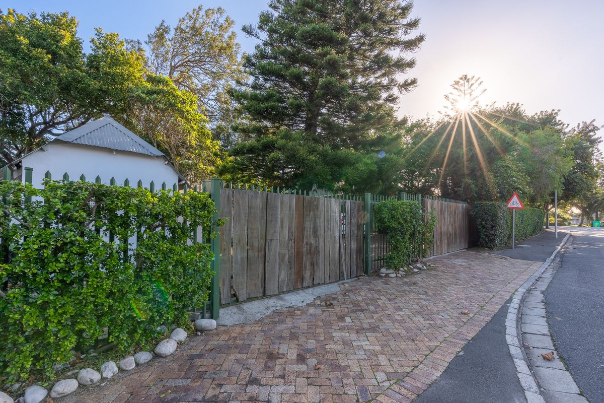 Prime 1,800m2 Property with Exceptional Potential - Photo 4