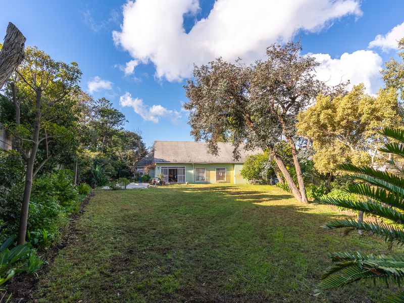 Prime 1,800m2 Property with Exceptional Potential - Photo 1