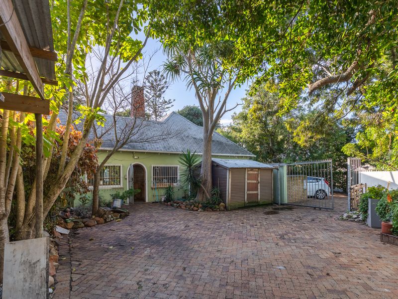 Prime 1,800m2 Property with Exceptional Potential - Photo 3