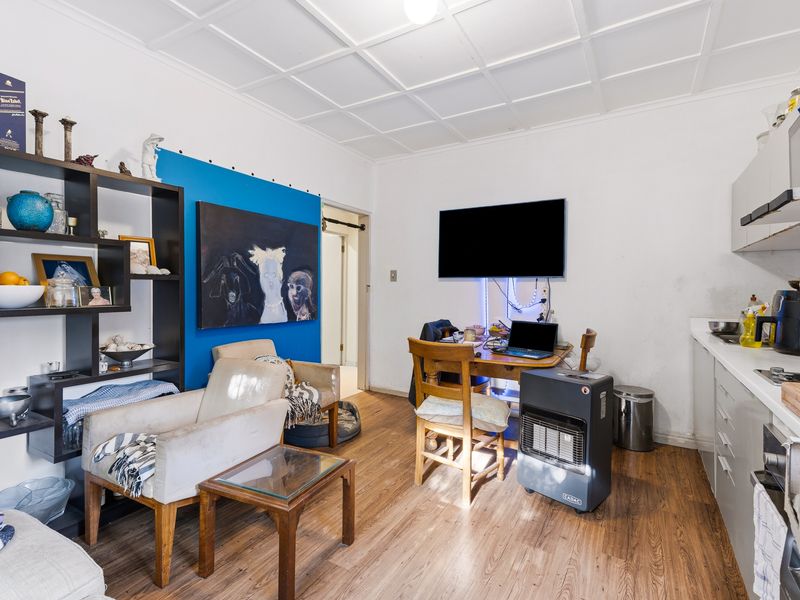 Prime 1,800m2 Property with Exceptional Potential - Photo 9