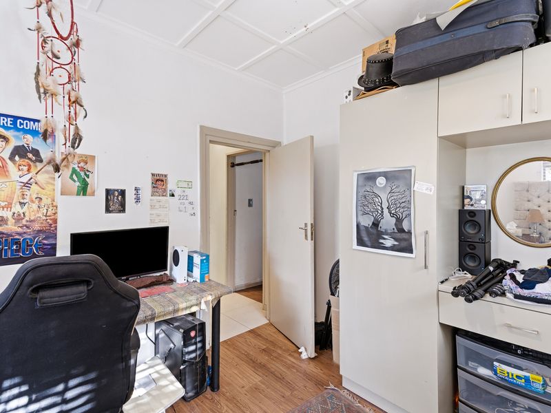 Prime 1,800m2 Property with Exceptional Potential - Photo 7