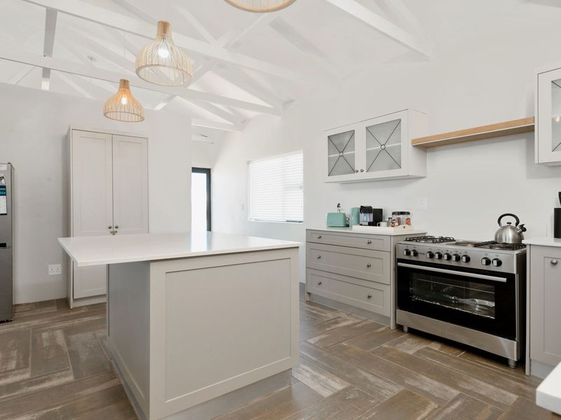 Modern Coastal Living in a Peaceful Agulhas Setting - Photo 10