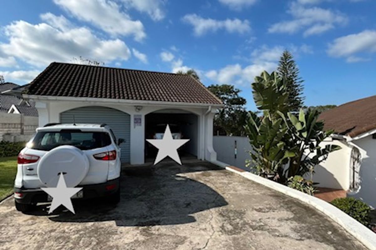 Spacious Family Home with Pool and Large Yard in Beacon Bay - Photo 4