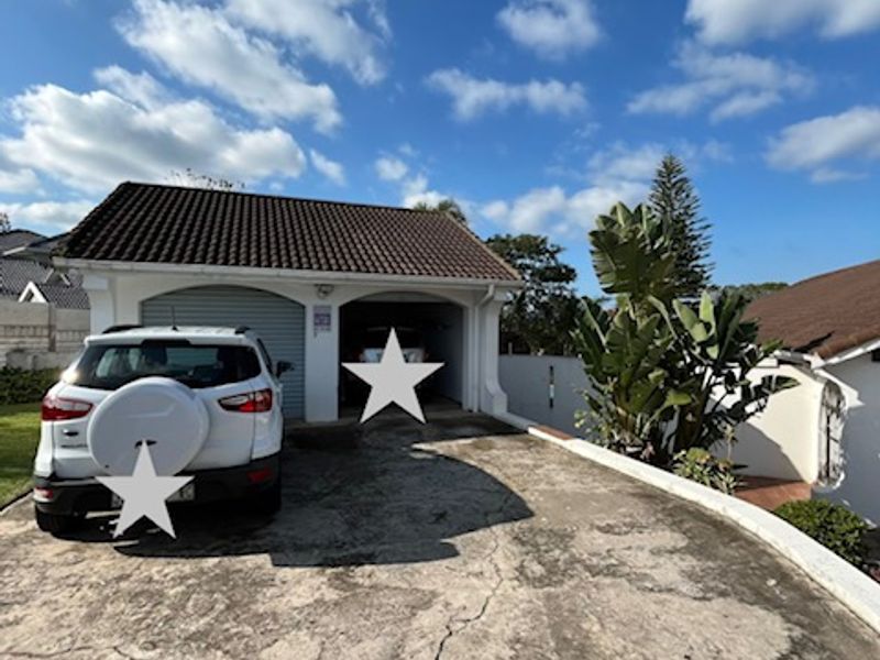 Spacious Family Home with Pool and Large Yard in Beacon Bay - Photo 4