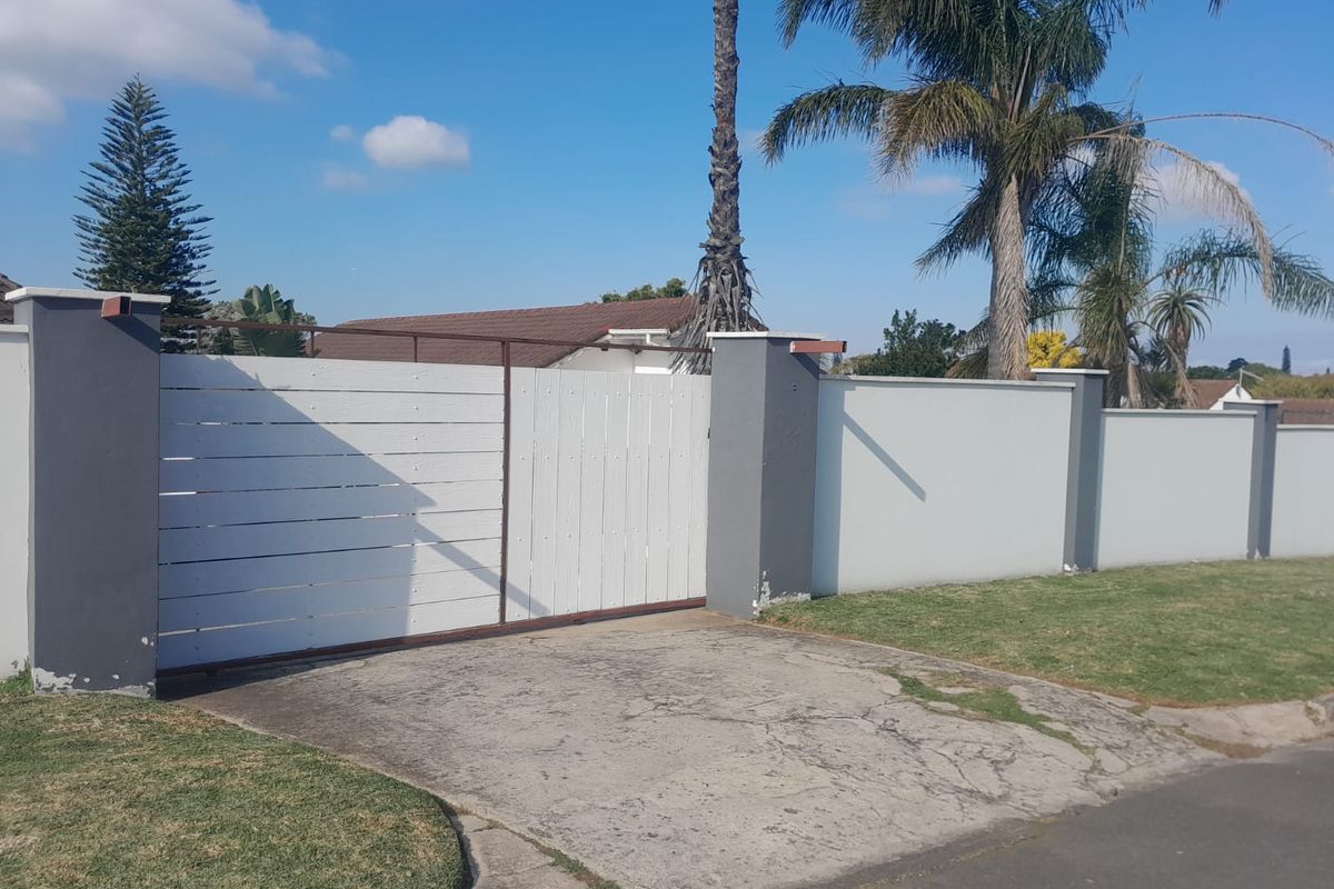 Spacious Family Home with Pool and Large Yard in Beacon Bay - Photo 3