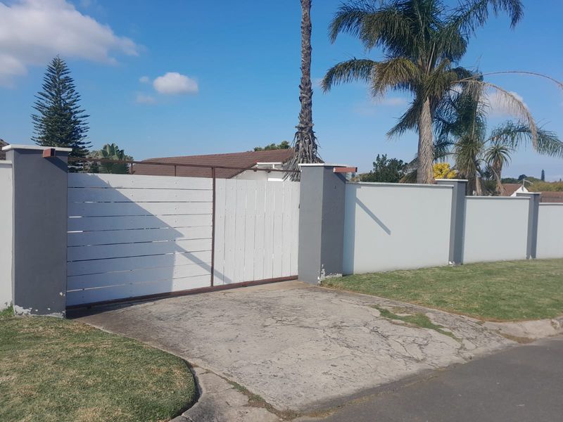 Spacious Family Home with Pool and Large Yard in Beacon Bay - Photo 3