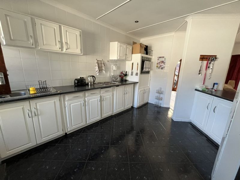 Spacious Family Home with Pool and Large Yard in Beacon Bay - Photo 7