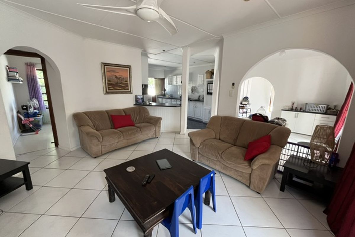 Spacious Family Home with Pool and Large Yard in Beacon Bay - Photo 5