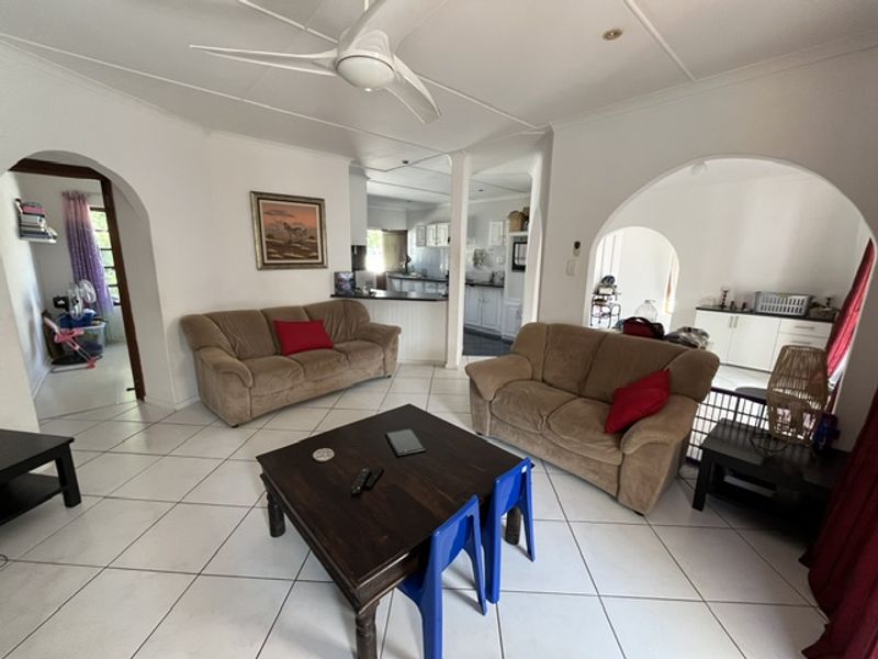 Spacious Family Home with Pool and Large Yard in Beacon Bay - Photo 5