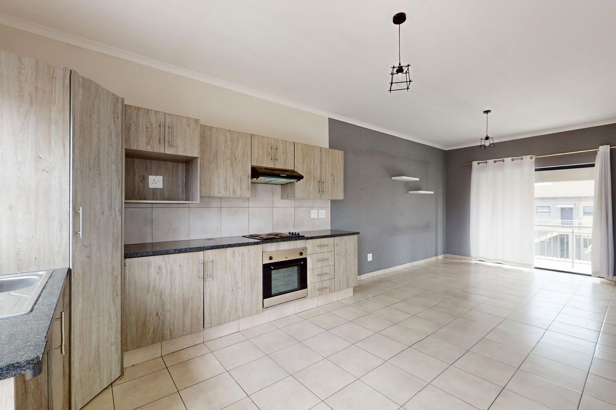 Modern 2-Bedroom Gem in a Secure Lifestyle Complex - Photo 2