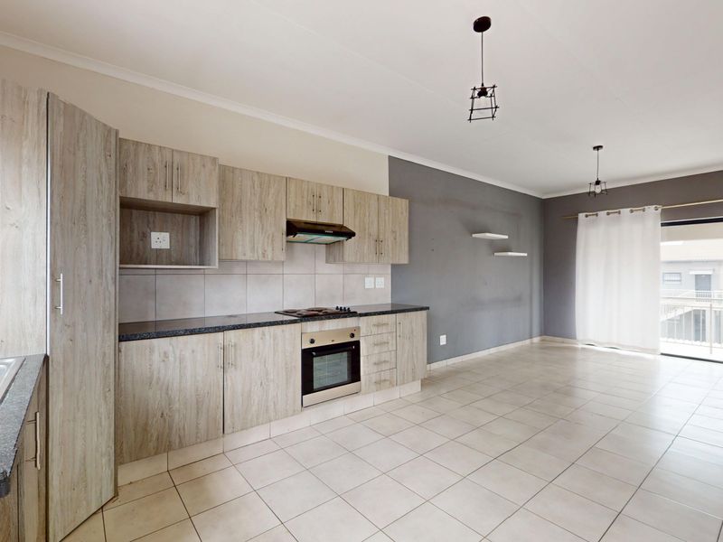 Modern 2-Bedroom Gem in a Secure Lifestyle Complex - Photo 2