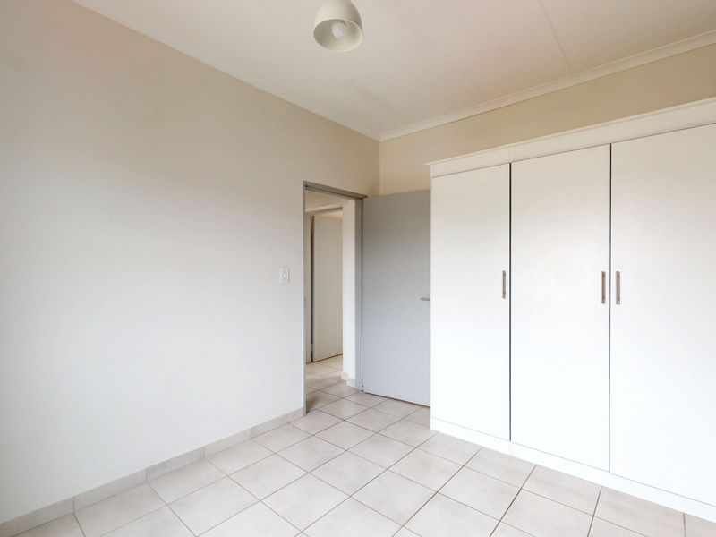 Modern 2-Bedroom Gem in a Secure Lifestyle Complex - Photo 5